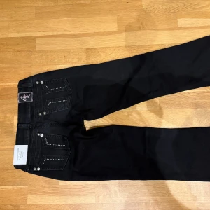 G Rise jeans  - Säljer denhär svin coola Jensen, dem säljs ej längre, lappen kvar, nypris 1.300kr