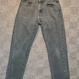 Mörkgrå Vailent jeans - Mörkgråa jeans från carlings | Storlek S | W30 | Fint skick | Pris: 209 kr