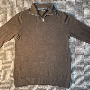 Brun Jack&Jones half-zip - Brun half-zip från Jack & Jones | Storlek S | Passform S/XS | Bekväm | Pris: 219 kr