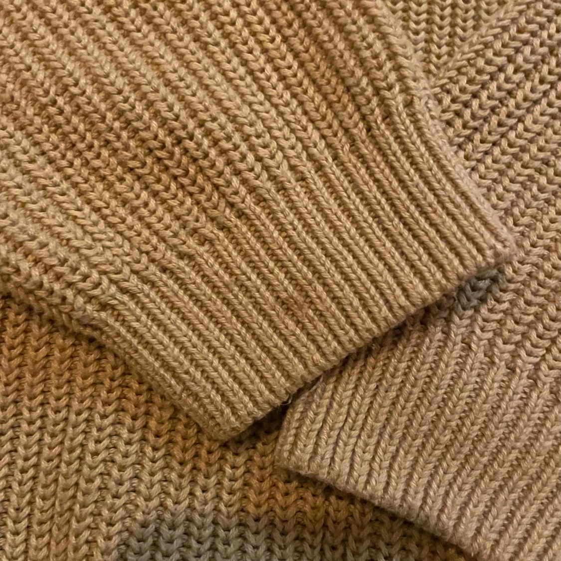 Beige stickad tröja från NA-KD - 1