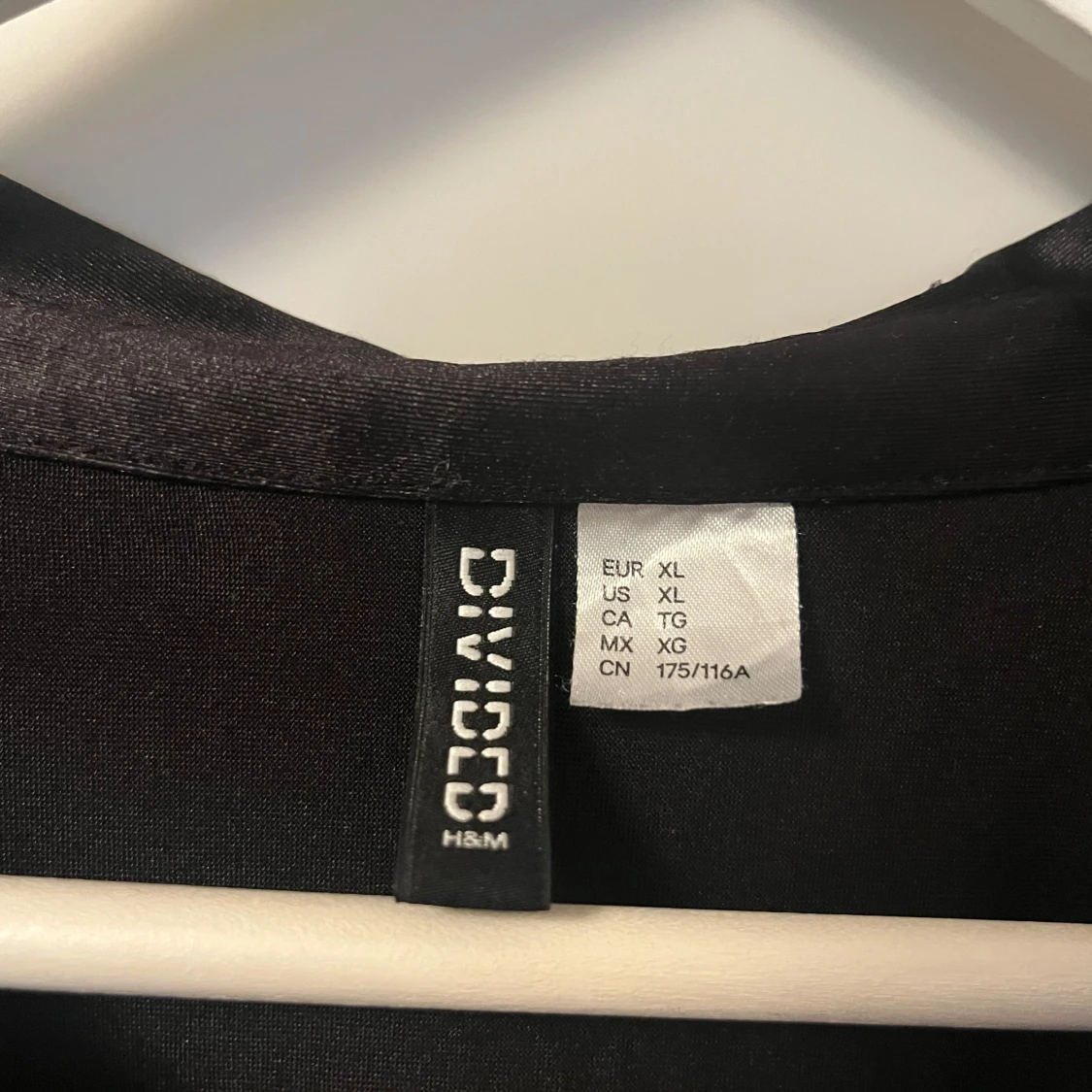Svart H&M divided croppad tröja stl XL - 3