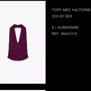 Halterneck topp i aubergine  - Säljer en snygg halterneck topp med djup v-ringning och rynkade sidor. Finns i både aubergine. Toppen är ärmlös och har en tight passform som framhäver siluetten. Perfekt för dig som vill sticka ut med en cool och trendig look. Säljer den lila eftersom hann inte skicka tillbaka 