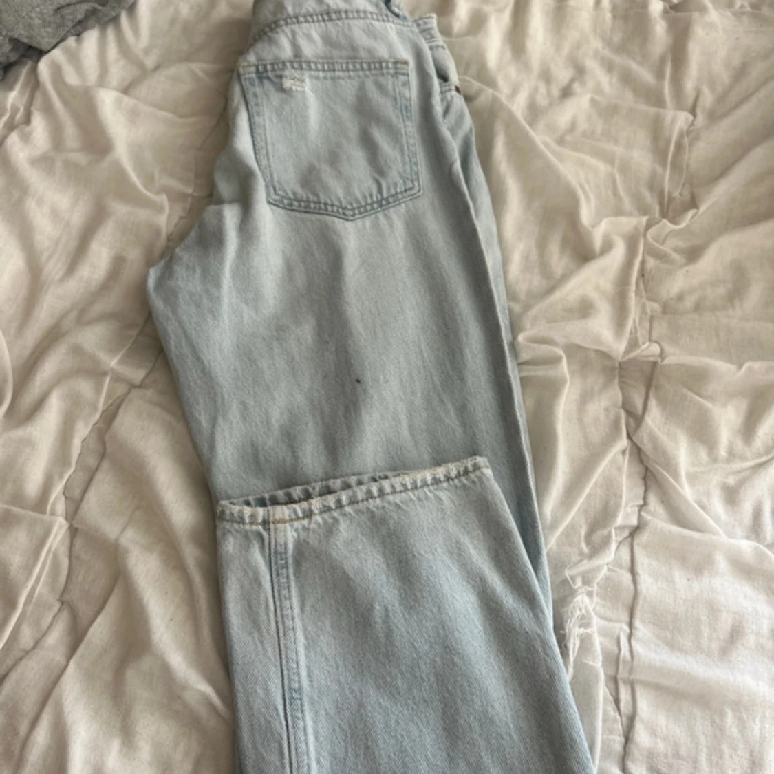 Ljusblå ripped jeans från H&M - 2