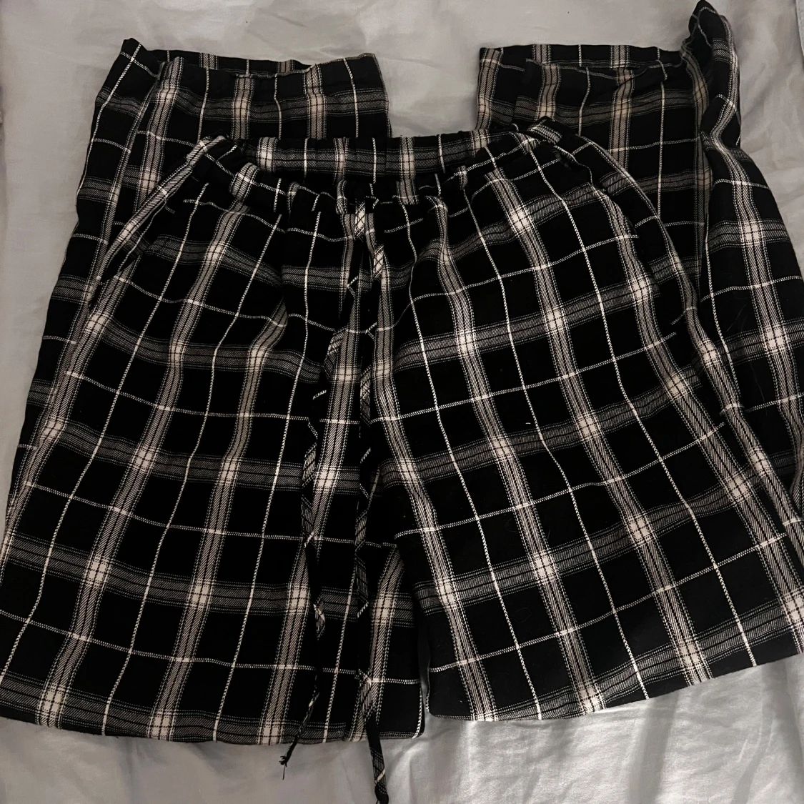 Svarta rutiga mjukisbyxor med snörning - 1