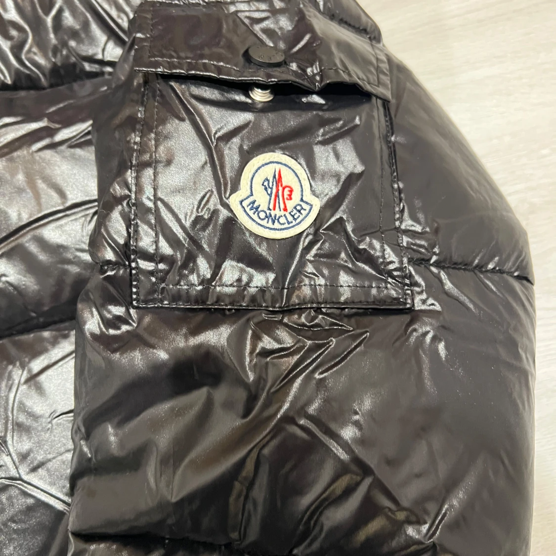 Svart Moncler pufferjacka med huva - 1