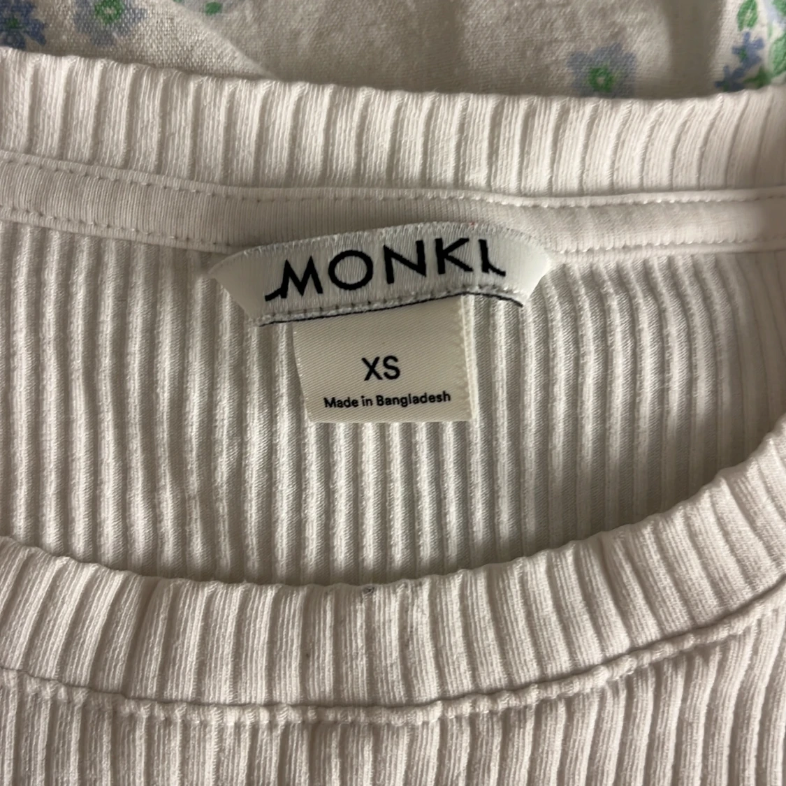 Vit croppad ribbad tröja Monki XS - 2