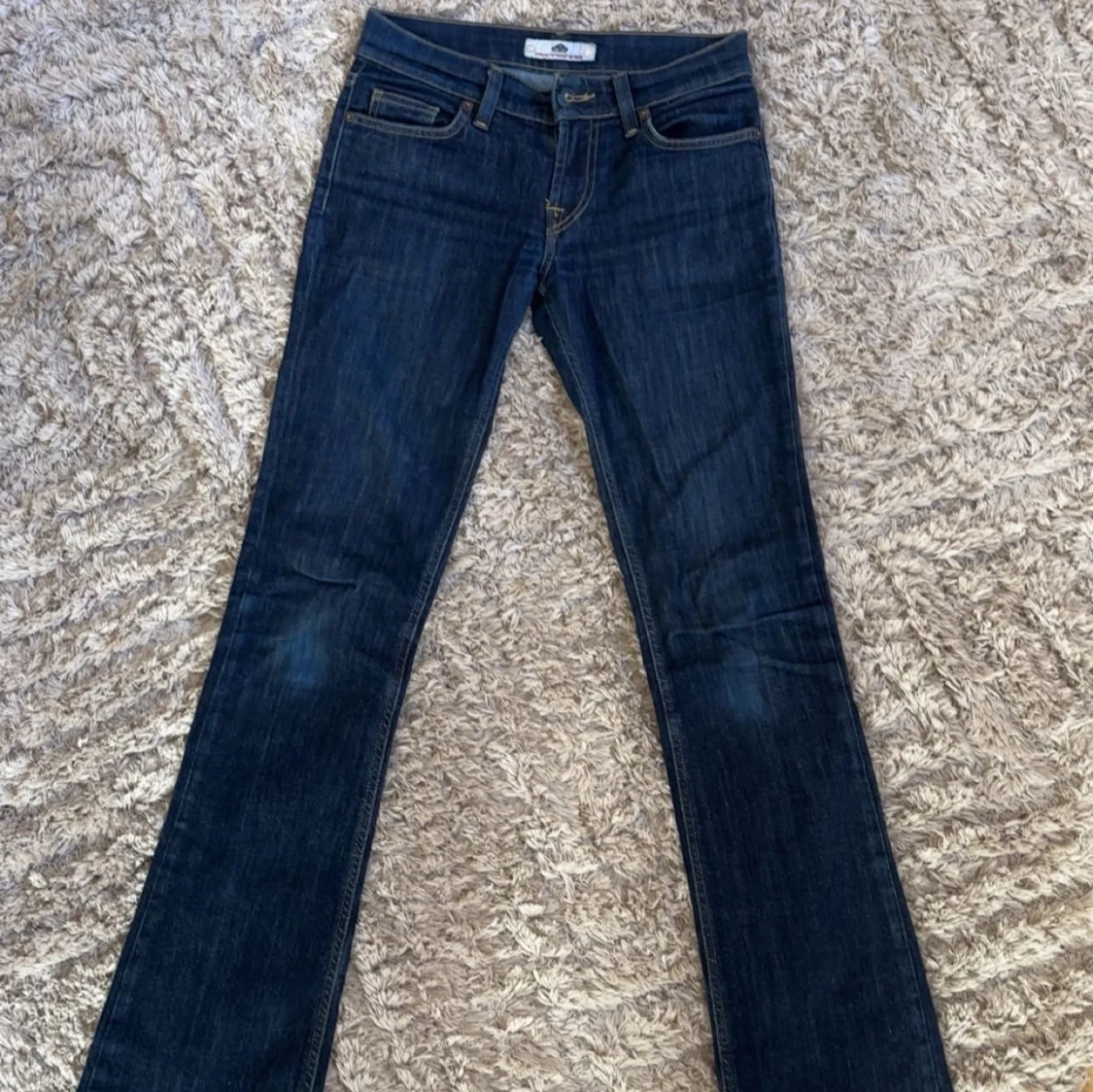 Mörkblå bootcut jeans 🥰 - 1
