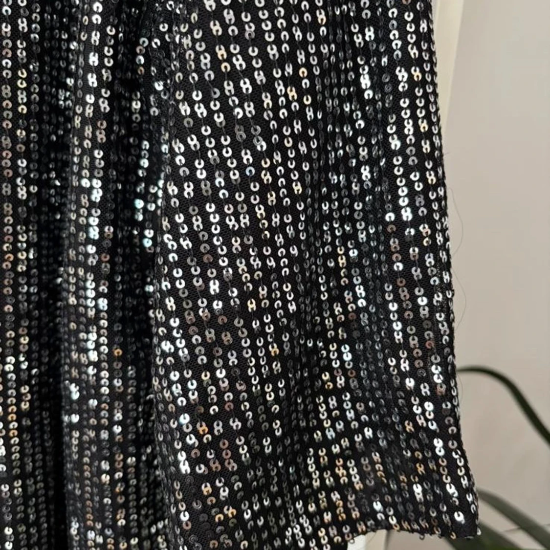 Svart paljettkappa med glittrig look, Storlek 44-46 - 2