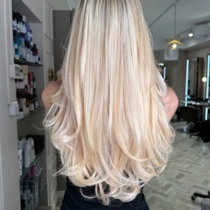 Extensions BHBD - 6 paket tejp extensions från bhbd. Jag betalde 11,000kr för de, säljer för 2500kr. Väl omhändertaget. Det beställdes i 50cm men det är uppklippt och!