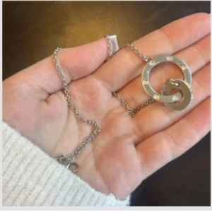 Edblad halsband med cirklar - Fint halsband från Edblad 