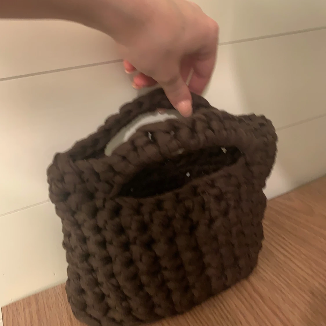 Handgjord brun virkad handväska - 1