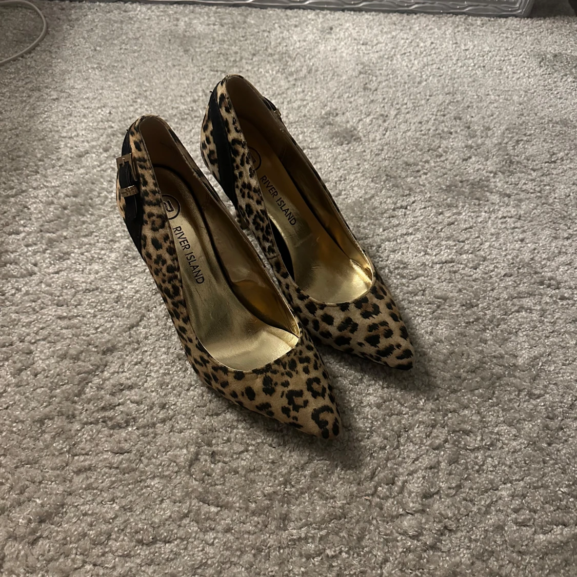 Leopardmönstrade pumps från River Island - 1