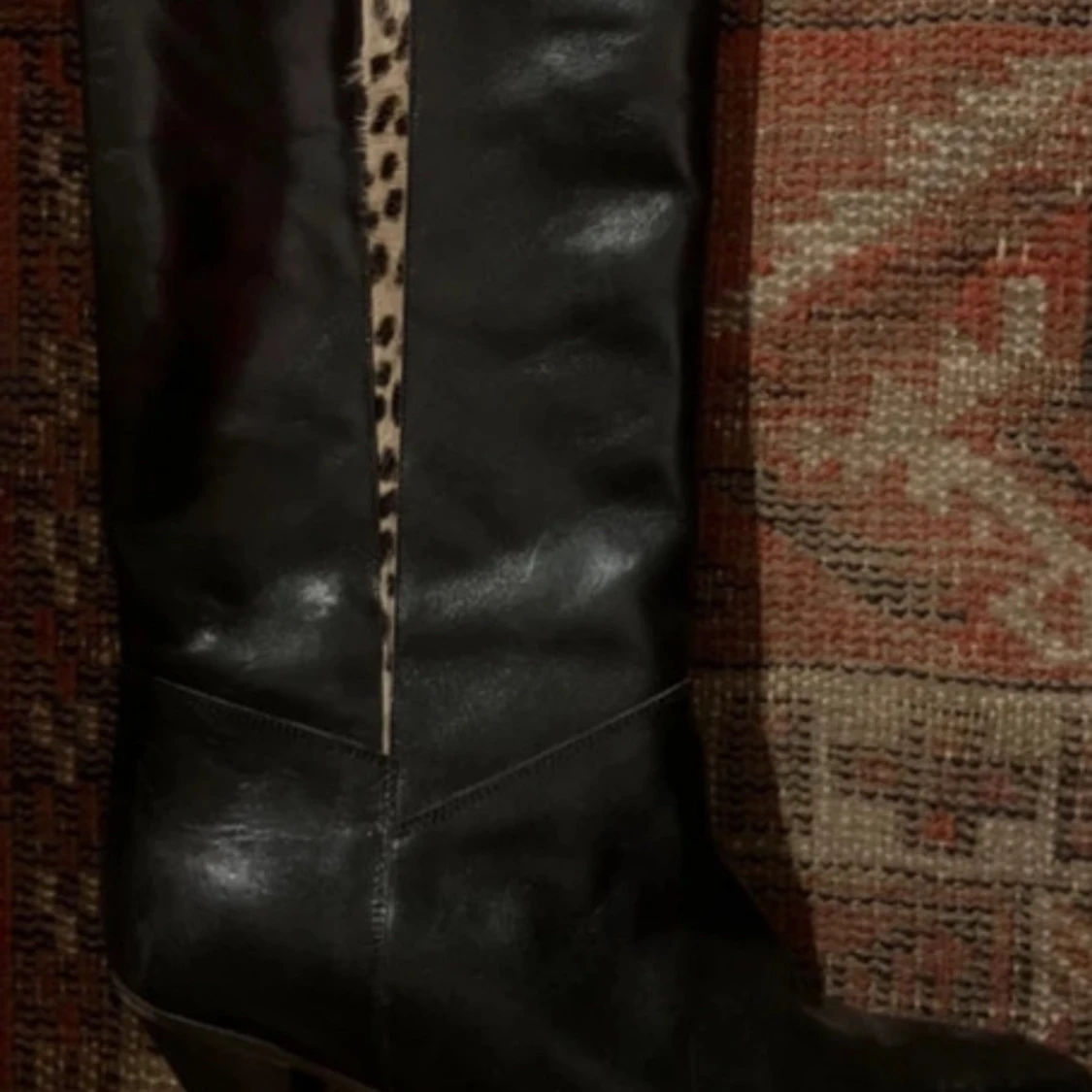 Svarta stövlar med leoparddetalj - 4