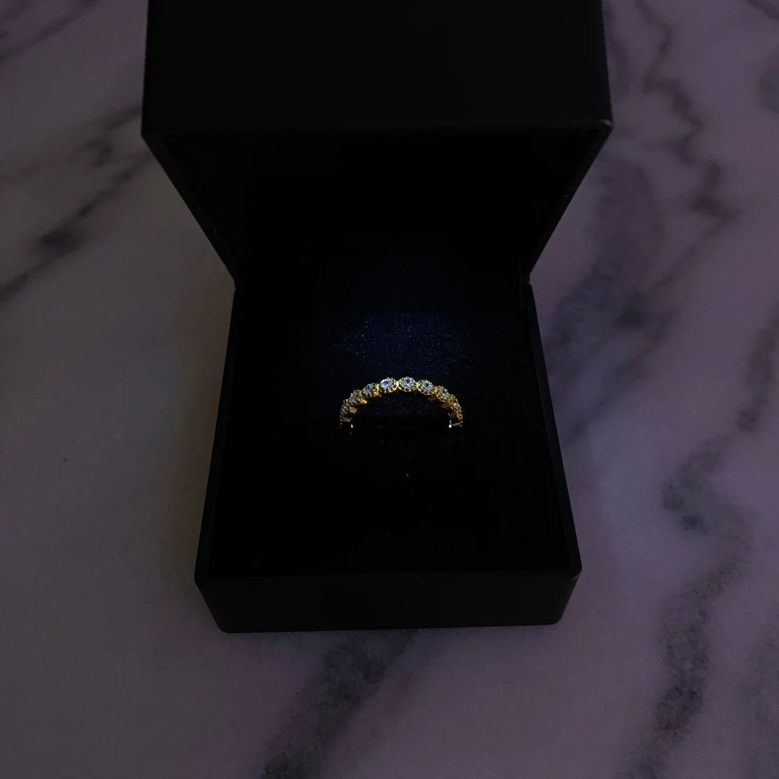 Lyxix guldpläterad ring i äkta silver - LED-presentbox ingår - 1