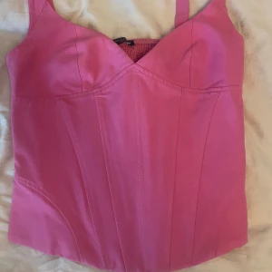 korsett topp! - säljer denna så fina korsett toppen från Zara! Endast använd en gång! 💞