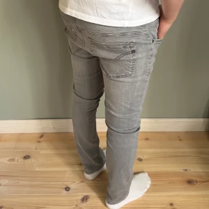 Dondup George  - Skick 10/10! | Storlek w33 fits w31 | Modellen är 180cm | Kontakta gärna vid frågor🙌