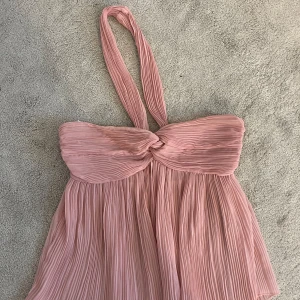 Rosa topp från Zara  - Jättefin rosa plisserad topp från Zara