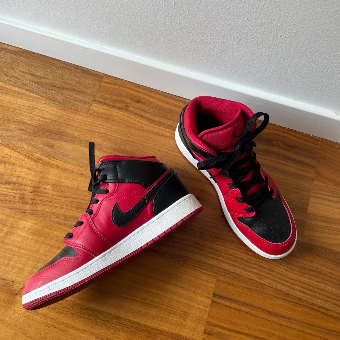 Nike Air Jordans svart/röd - 4