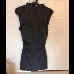 Klänning - Kostym klänning från Mango i storlek M. Använd 1 gång