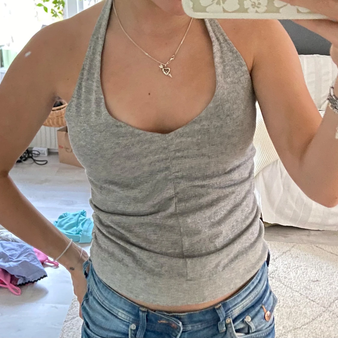 Grå glittrig halterneck-linnetopp från Vila