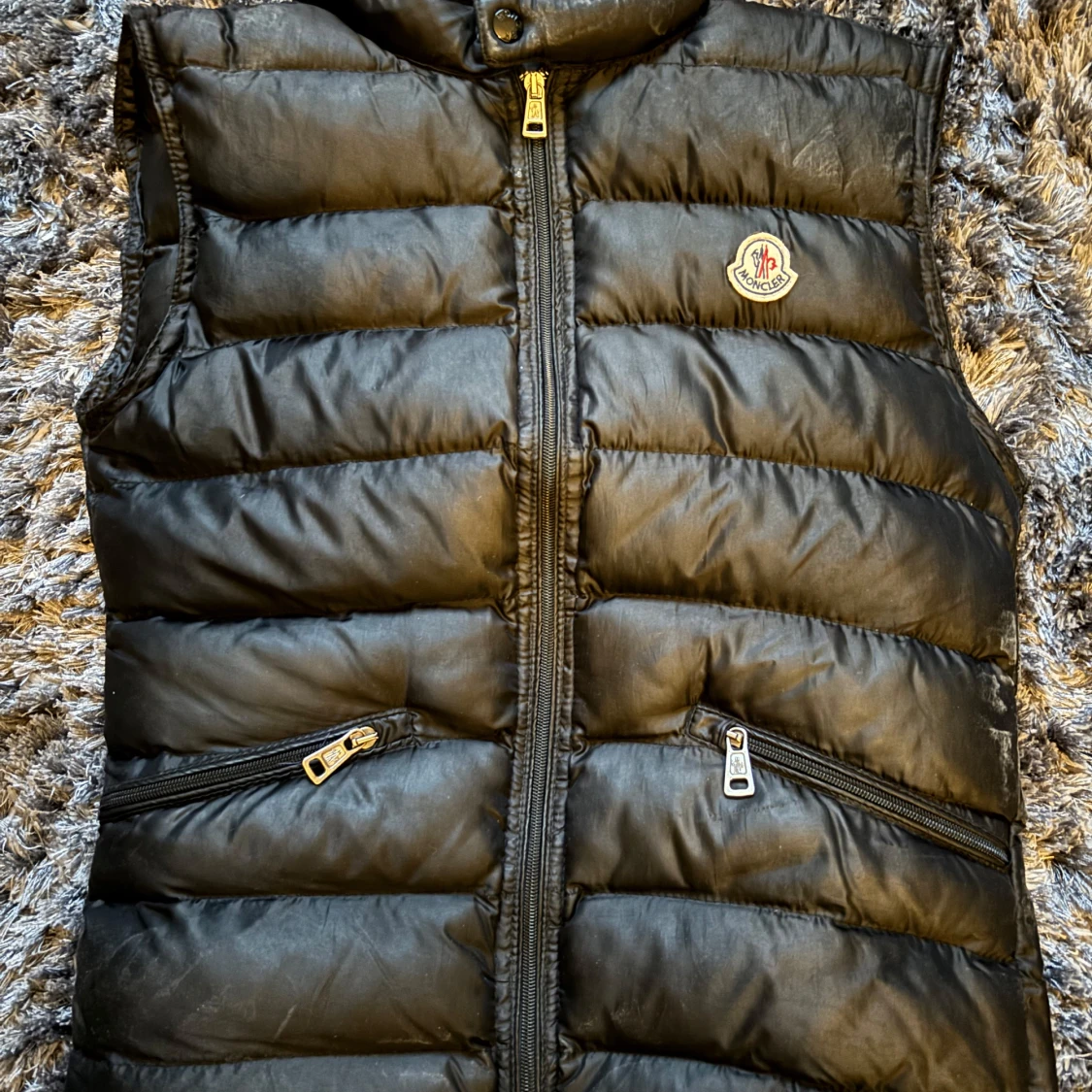 Svart dunväst från Moncler