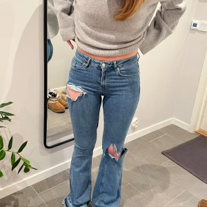 Bootcut  jeans med slitningar - Jätte snygga bootcut jeans 
