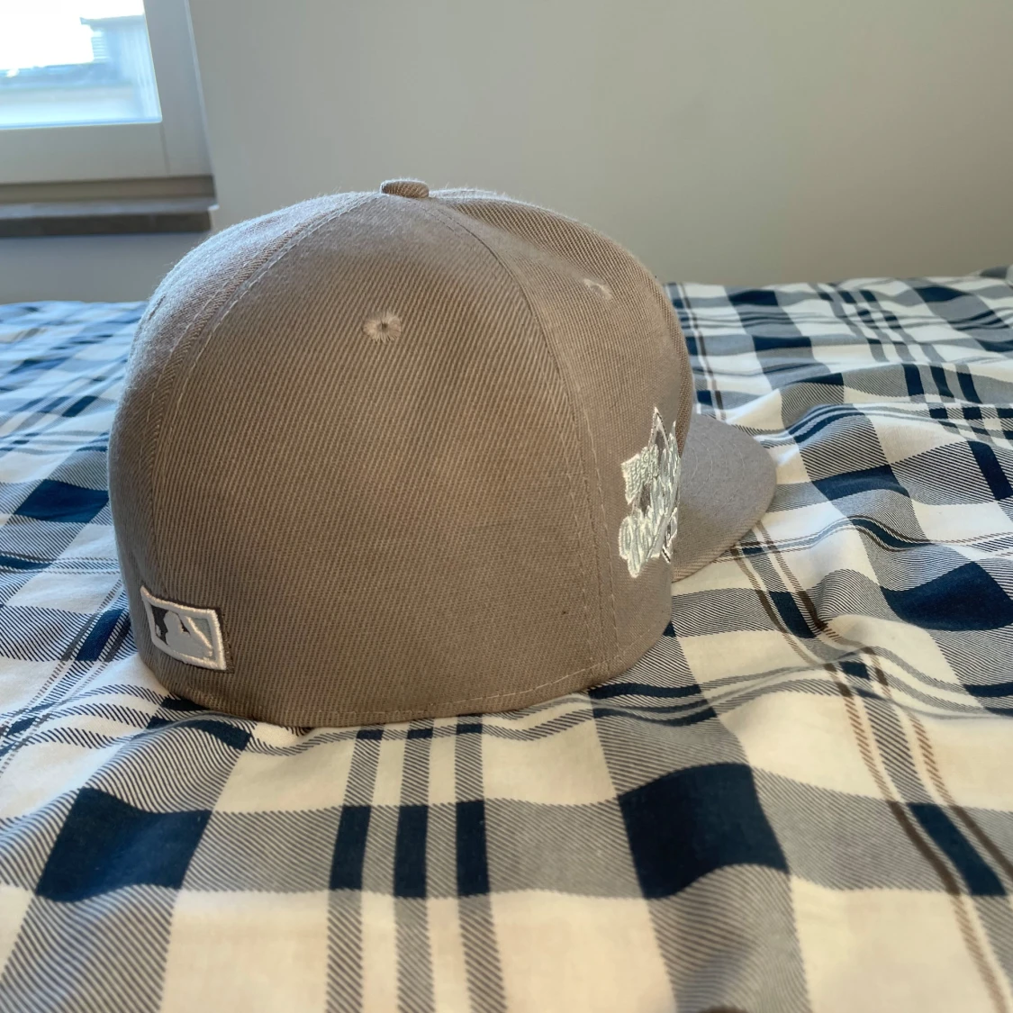 Grå New Era fitted hat - 2