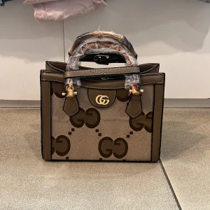 väska med axelband  - Snygg väska 