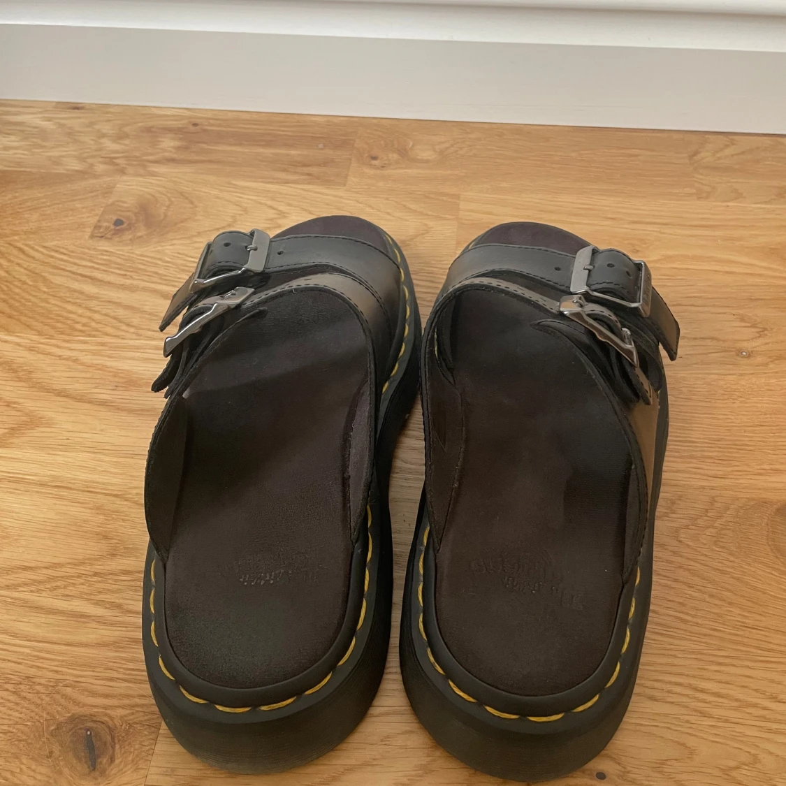Svarta Dr. Martens sandaler med spännen - 1