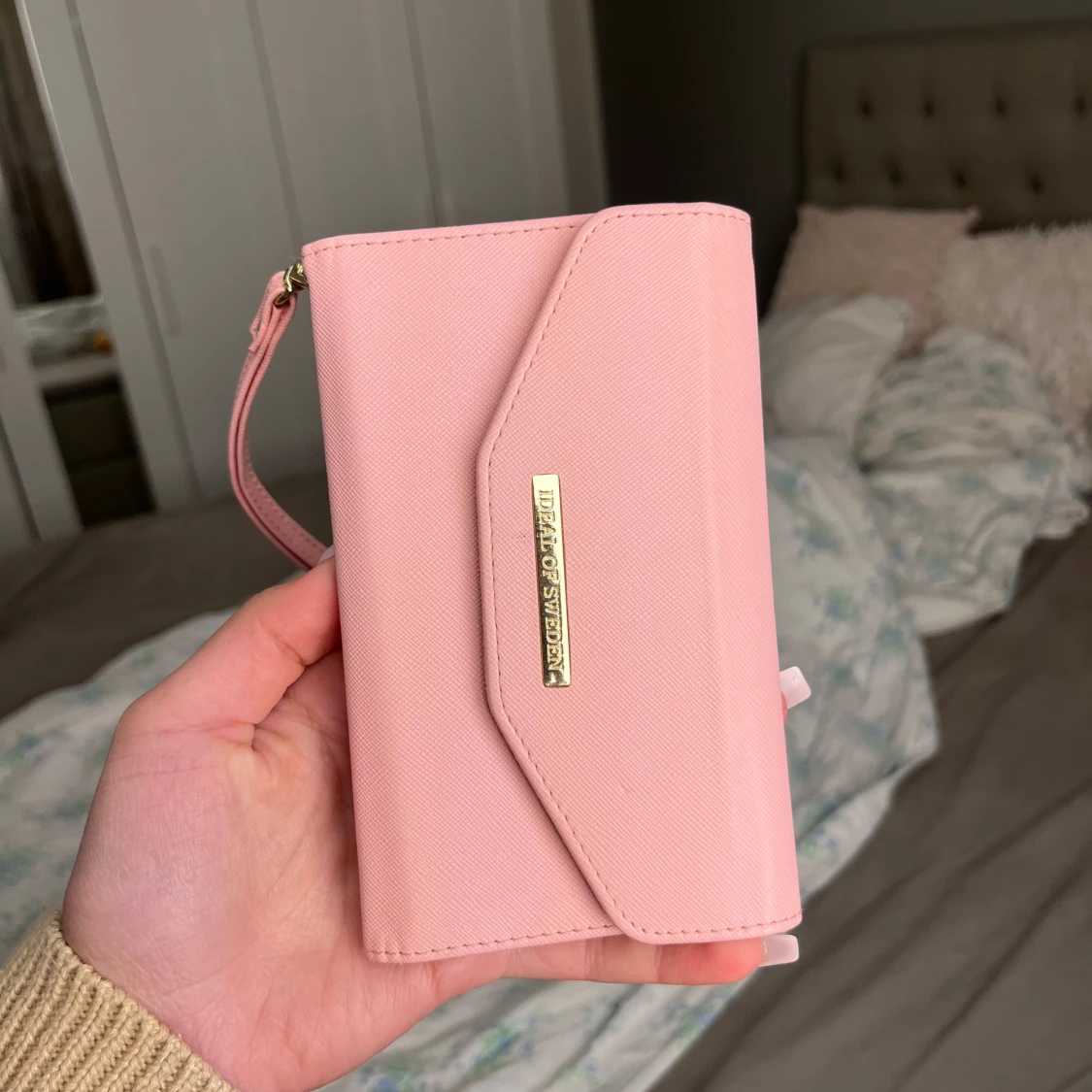 Rosa mobilfodral från iDeal of Sweden