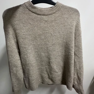 stickad tröja  - ej användning av, vill bli av med 