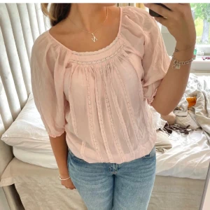 Saint tropez blus  - söt blus från saint tropez! köp i bundles för ett billigare pris🥰