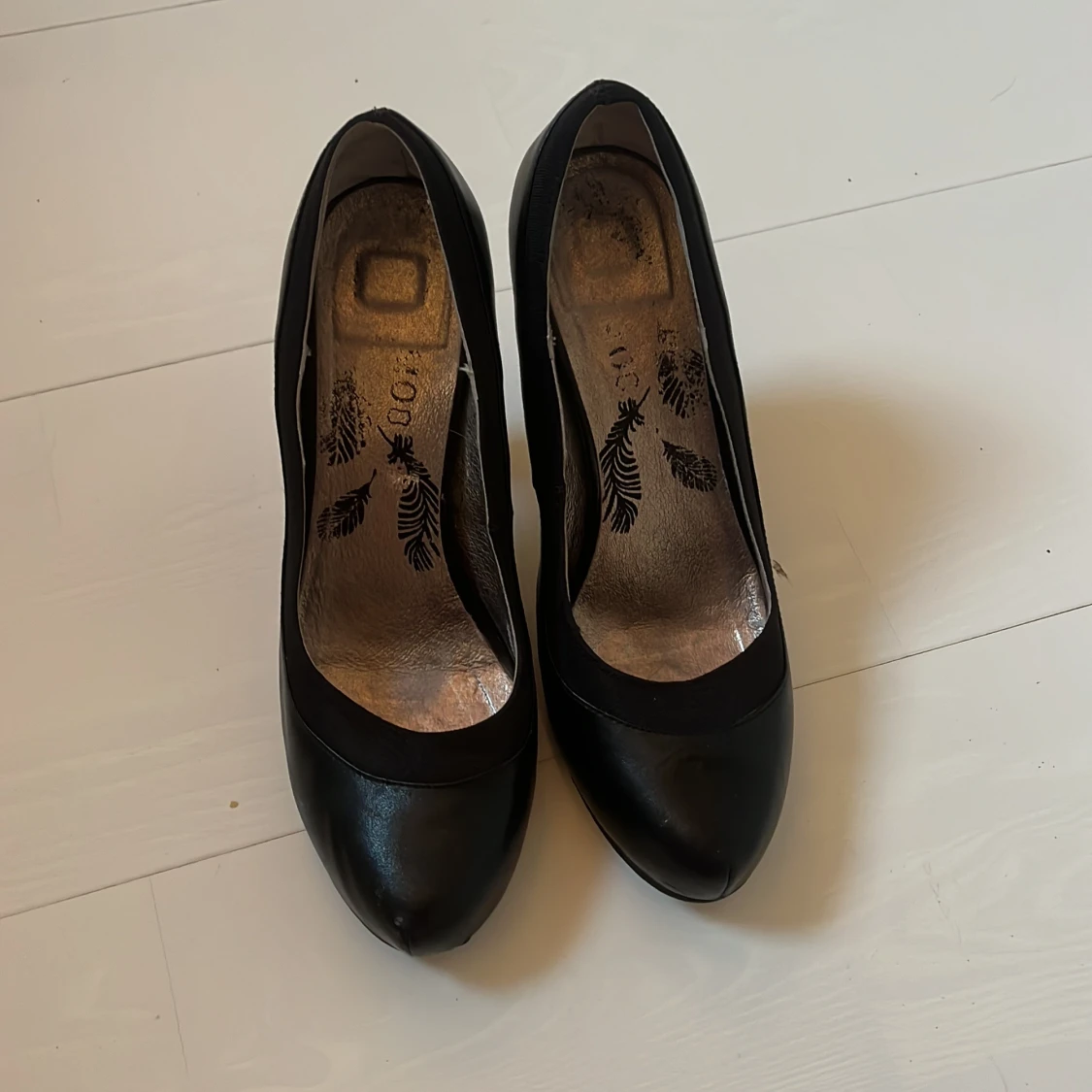 Svarta pumps med klack, storlek 38 - 1