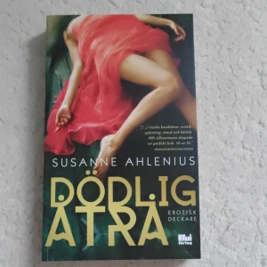 Dödlig åtrå - En spännande och erotisk deckare om utredaren Alice Wiklund som kallas till London för att lösa ett seriemord. Passion, mysterier och farliga känslor blandas i en intensiv jakt där gränsen mellan arbete och privatliv suddas ut.