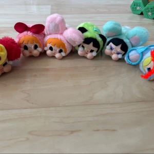 Crybaby x power puff girls  - Crybaby x power puff girls keychains. Har 5st kvar. En för 250kr. Annonsen finns på andra hemsidor