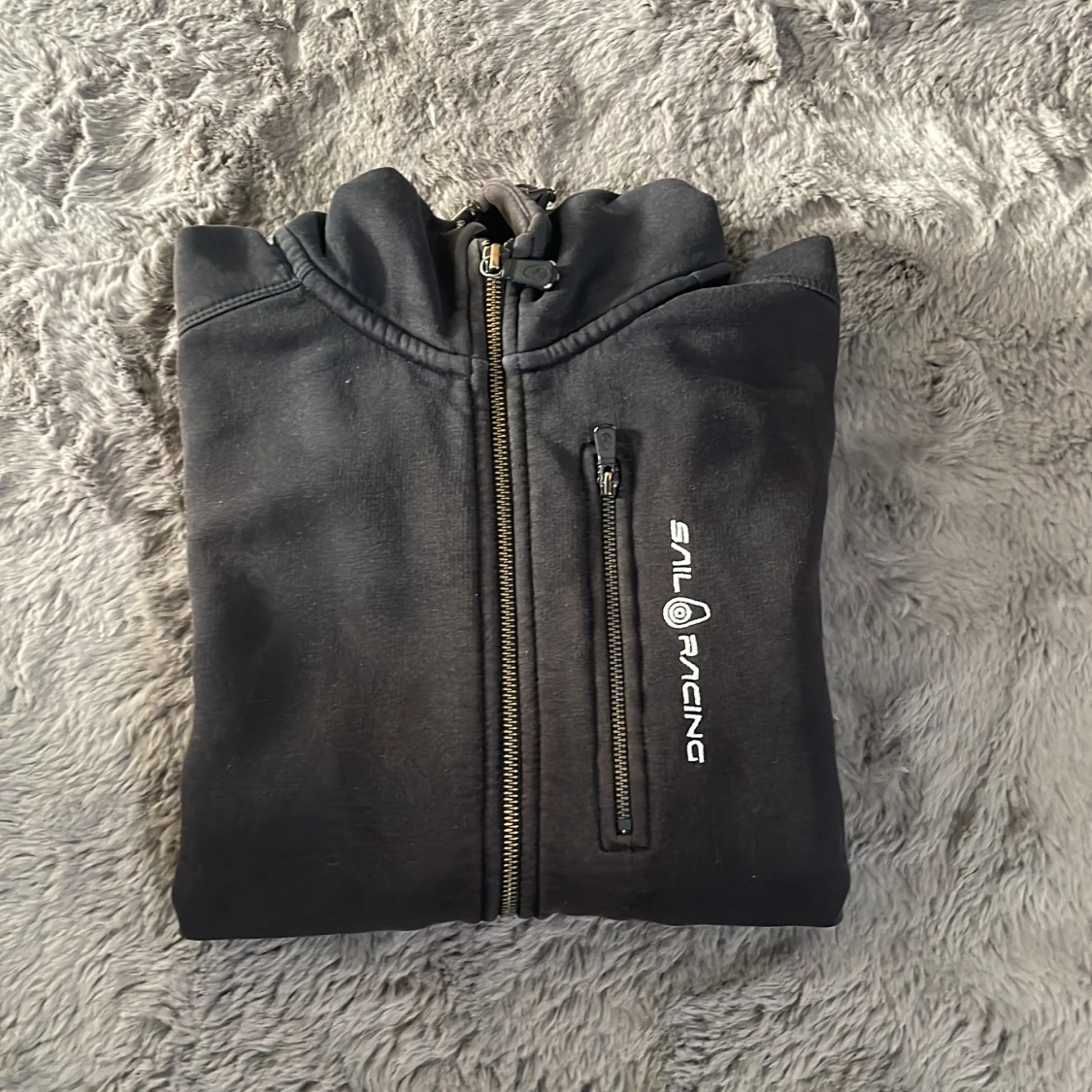 Svart fleecejacka från Sail Racing