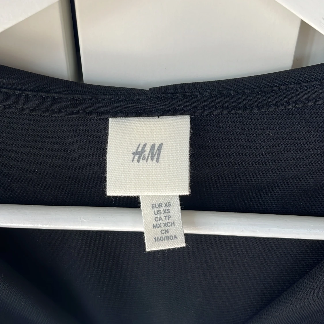 Svart hoodie med half zip från H&M - 4