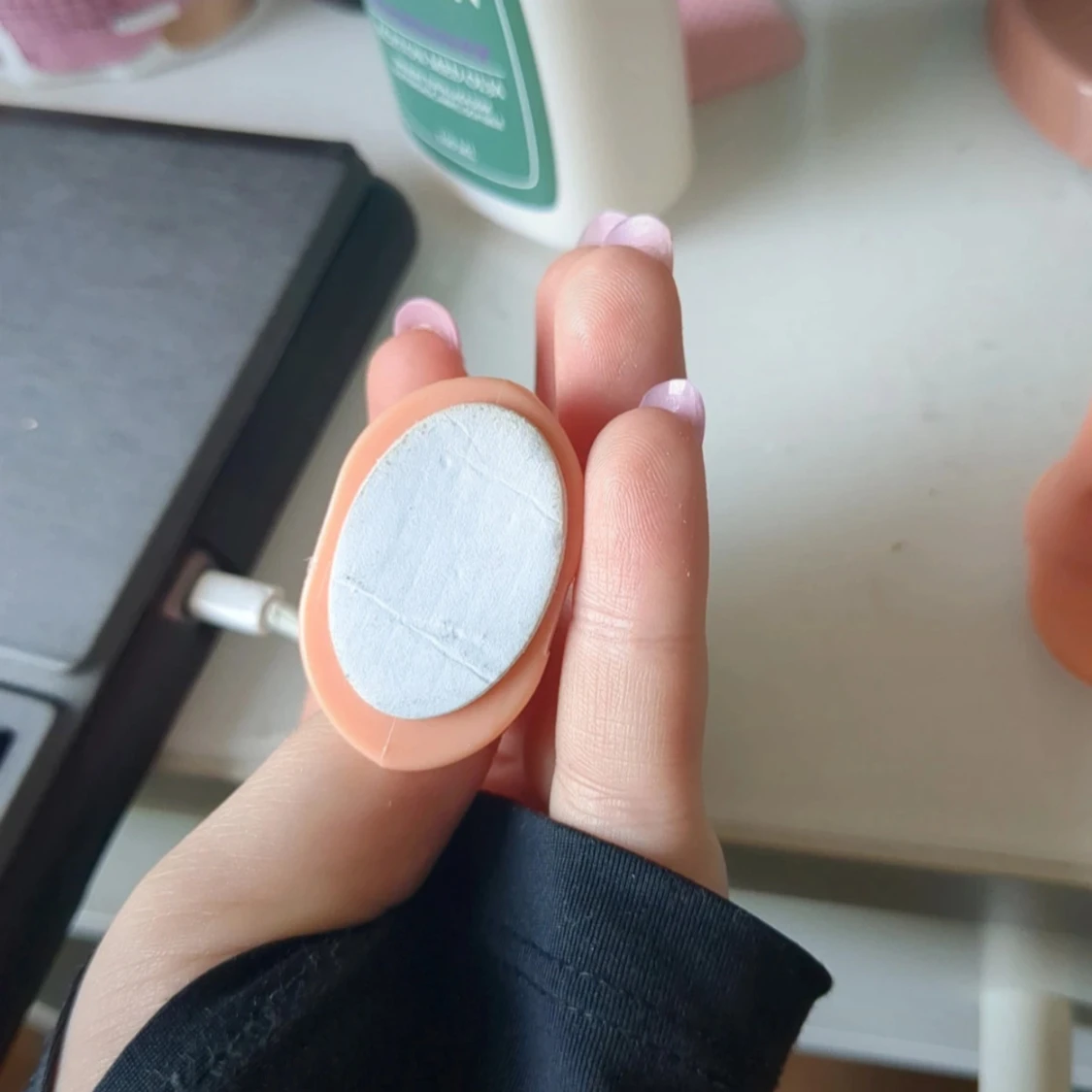 Två stycken övningsnaglar  - 2