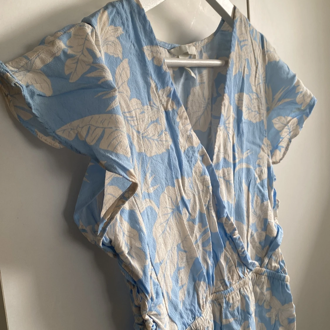 Blåvit blommig byxdress - 1