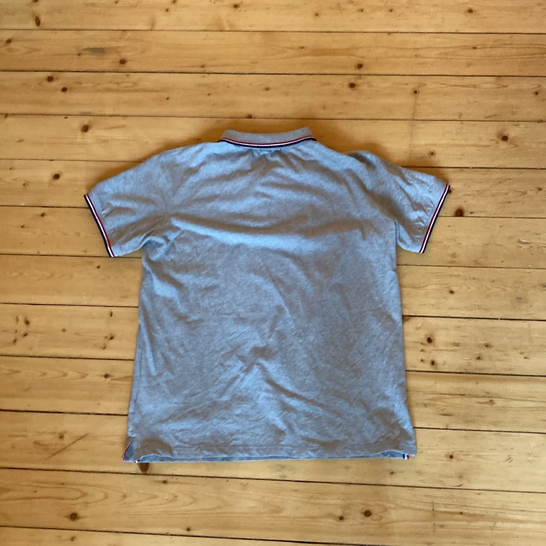 Grå Moncler pikétröja med logga - 3