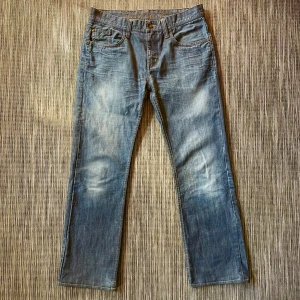 Blågråa raka jeans - Clockhouse denim 717. Storlek 33/32 (från början storlek 33/34 men benen är uppsydda till ungefär 32 i längd). 