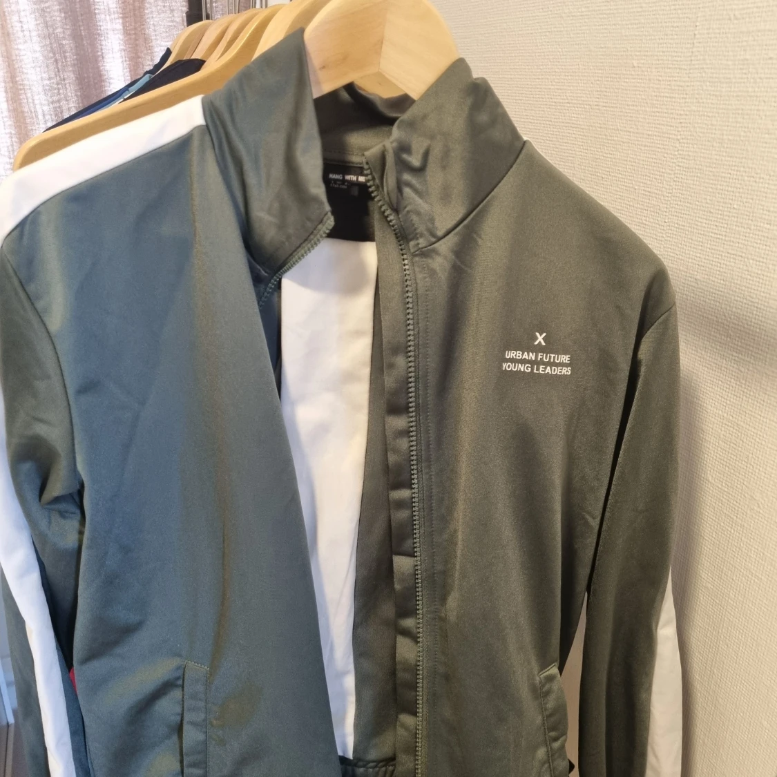 Grön vindjacka från Hang With Me + byxor