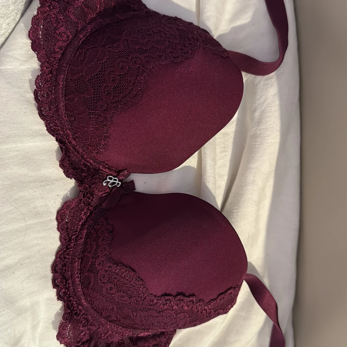 Vinröd spets-bh C70 från Cubus