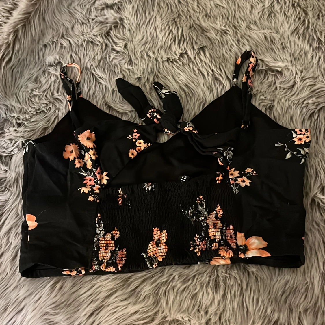 Svart blommig linnetopp från Divided!! - 1