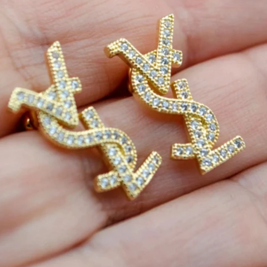 örhängen med strass