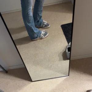 Grå adidas campus 00 - Säljer mina gråa adidas campus sparsamt använda säljer pga av att dem är små för mig storlek 36