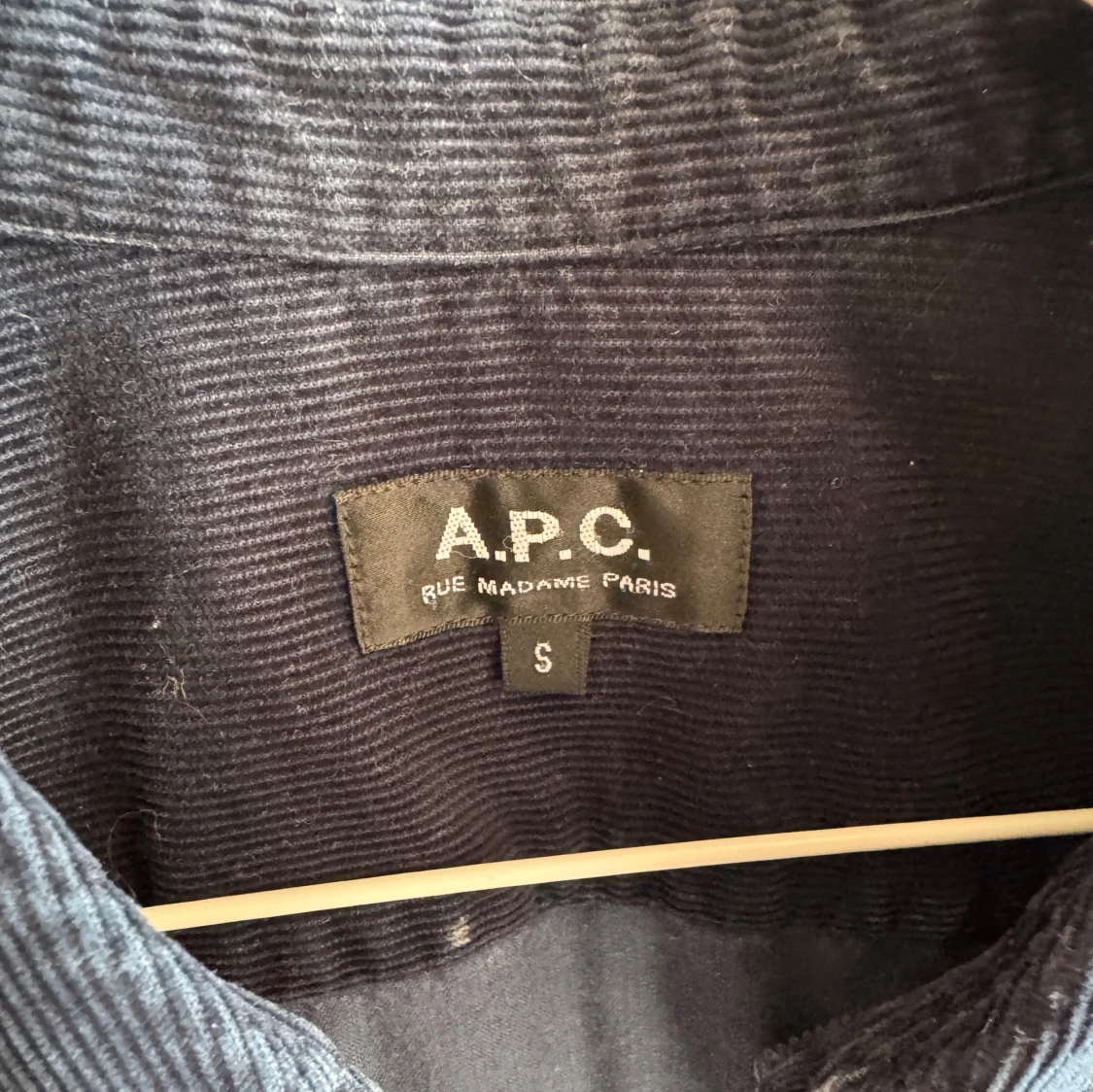 Mörkblå manchester-skjorta från A.P.C. Rue Madame Paris  - 1