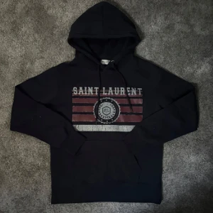 Saintlaurent tröja  - Detta är en intressekoll på denna sjukt snygga saintlaurent hoodie! |  Storlek M och S finns |iprincip helt nya! Skriv vid intresse eller frågor!