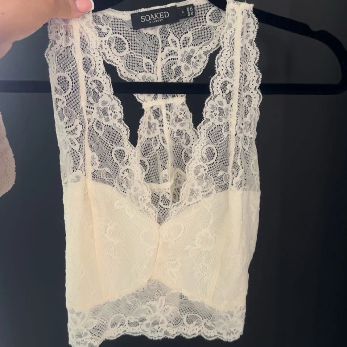 Vit spetsig croppad linnetopp från Soaked