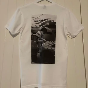No risk No rari - Tshirt - No risk No rari t-shirt                                                          Storlek Medium🍾🔆                                                            Helt ny!                                                                              Finns även i Small och Large💫